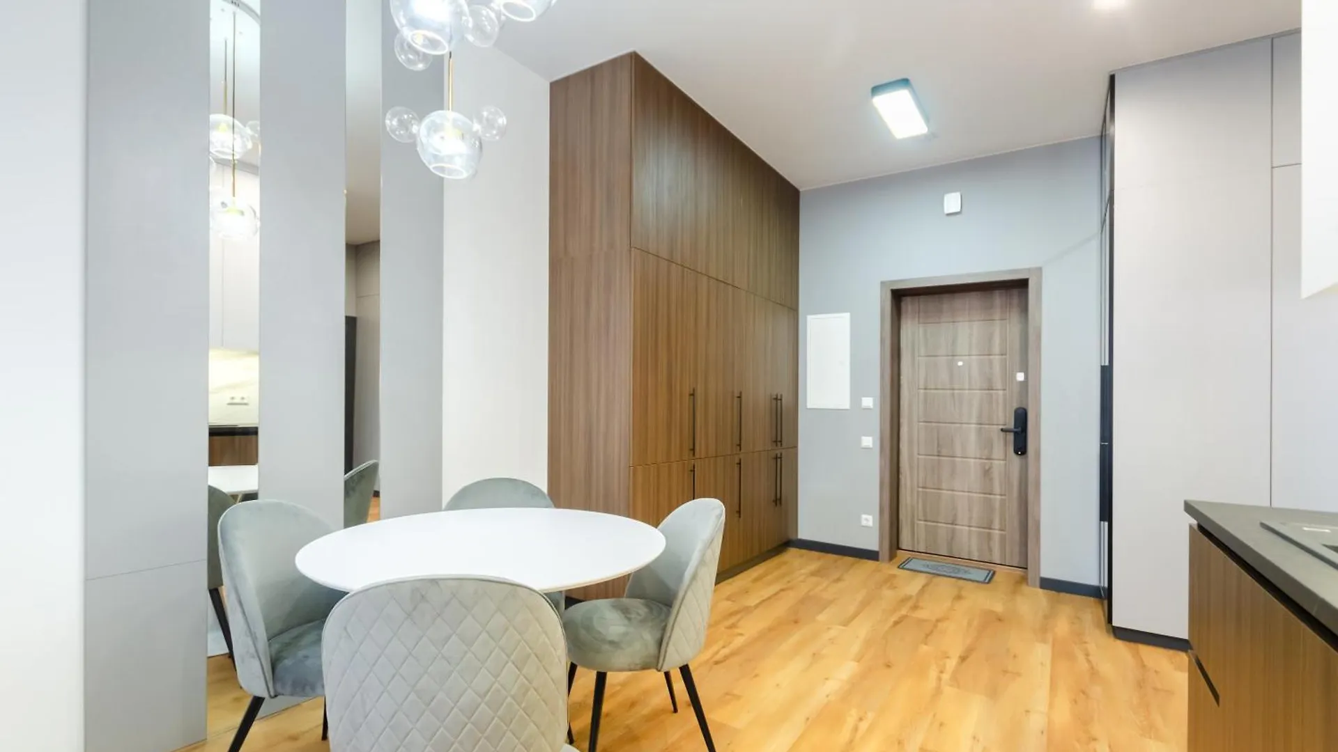 Petrovdom Apartments 03-160 In Rc Yaroslaviv Grad, Bulvarno-Kudriavska 17 Kyjev